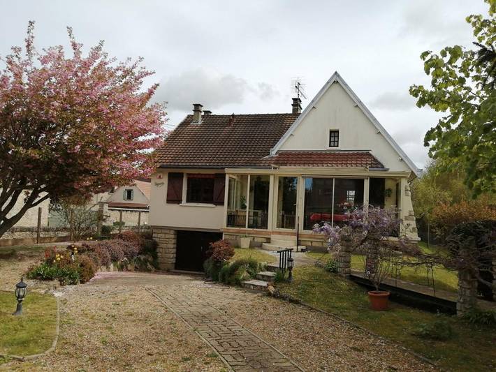 Location de vacances pour 4 personnes, avec terrasse et jardin à Garancières