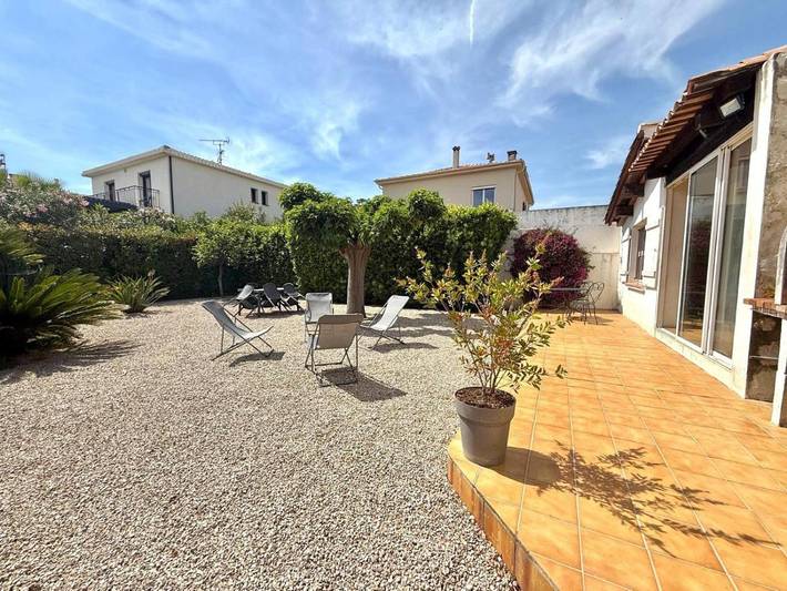 Location de vacances pour 6 personnes, avec terrasse et jardin dans Office De Tourisme De Villeneuve Loubet