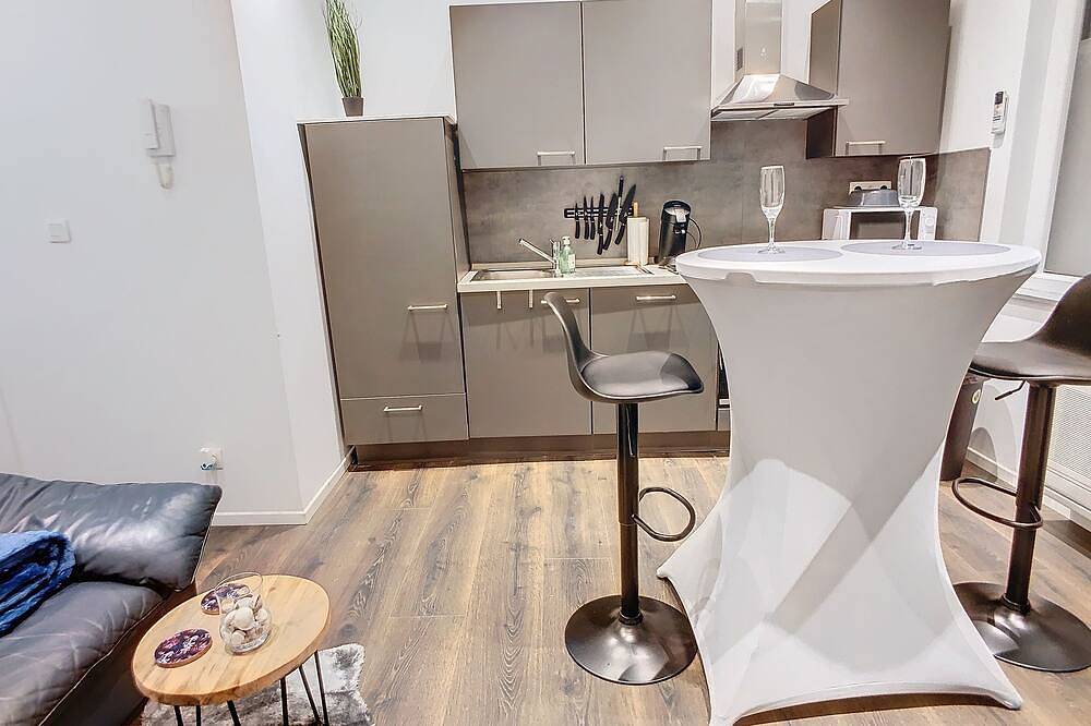 Appartamento intero, Apartment 002 on front first floor with terrace in Liegi, Liegi e dintorni