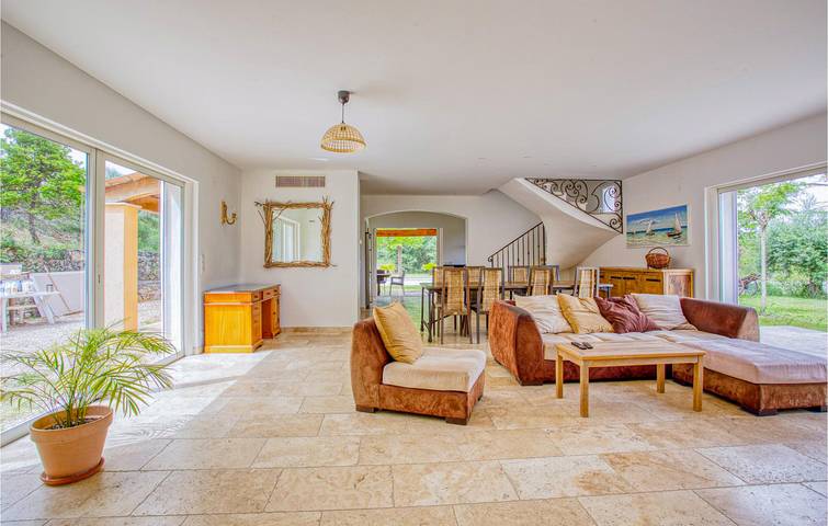 Location de vacances pour 10 personnes, avec terrasse et piscine à Fayence - 3