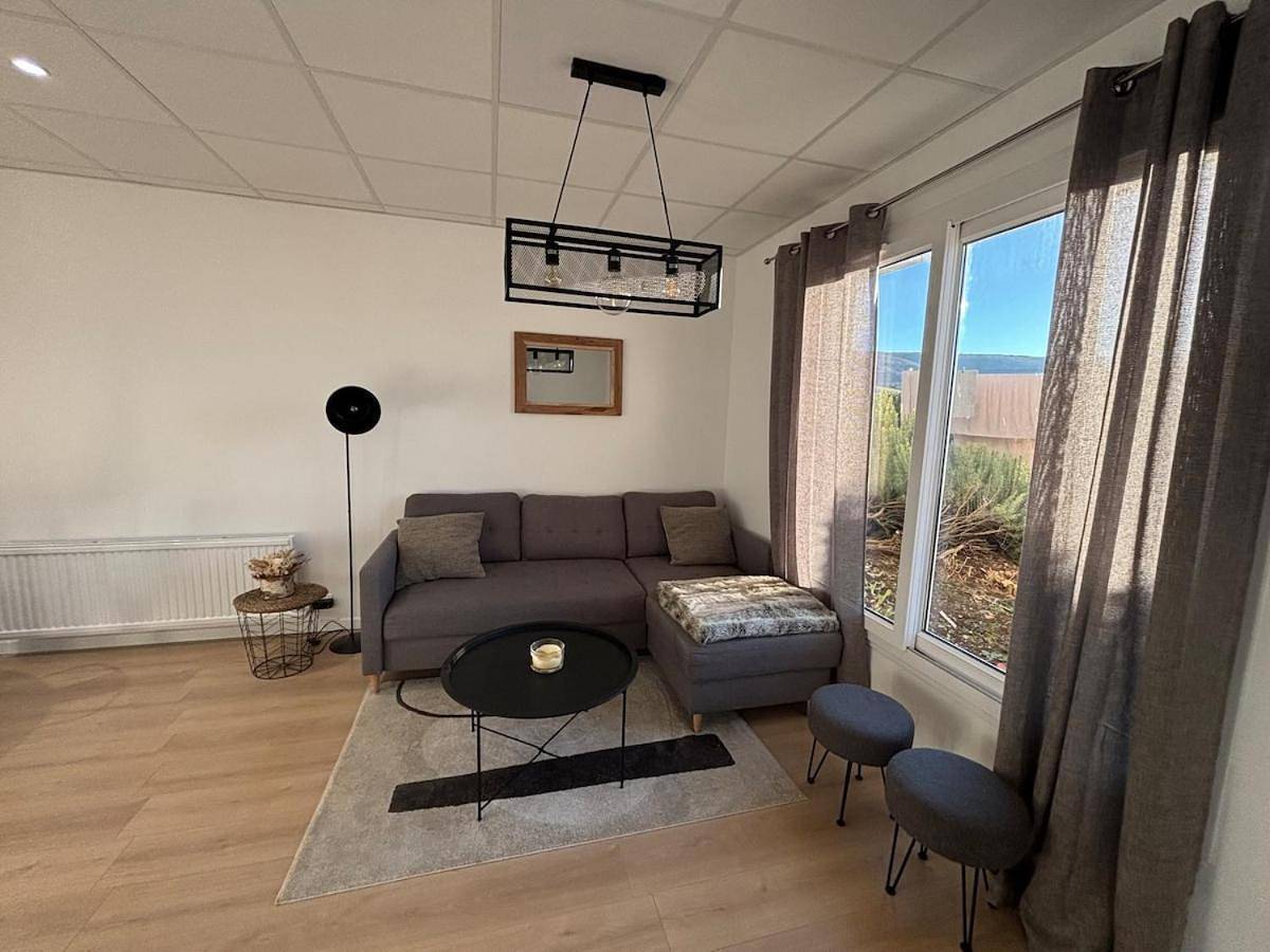 Appartement entier, One-Bedroom Apartment in Lacaune, Région de Lacaune