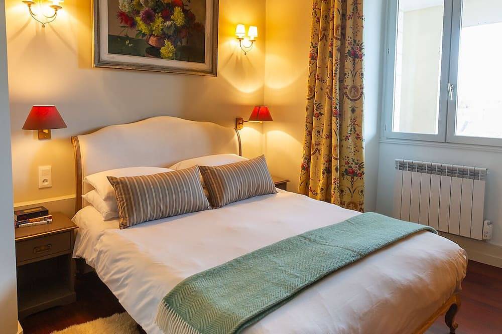 Appartement entier, Luxury apartment overlooking the River Loire, close to Château and restaurants. in Amboise, Région de Tours