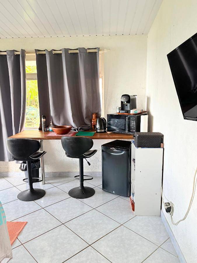Chambre d’hôte pour 2 personnes, avec jardin et piscine ainsi que vue et terrasse dans Faa'a - 4