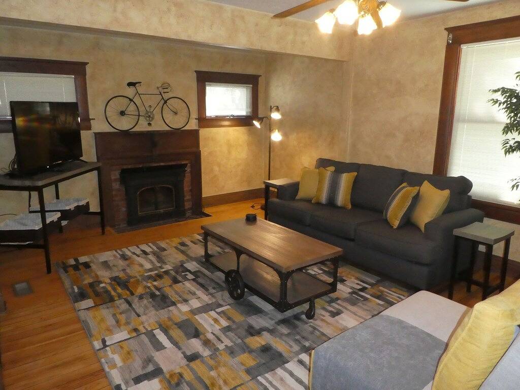 Schönes Haus in der Innenstadt und von Colorado College. Neue Einrichtung & Sauber! in Colorado Springs, El Paso County (CO)