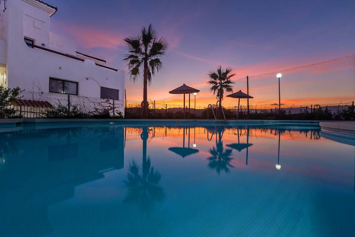 Apartamento de vacaciones para 6 personas, con piscina además de terraza y vistas - 1