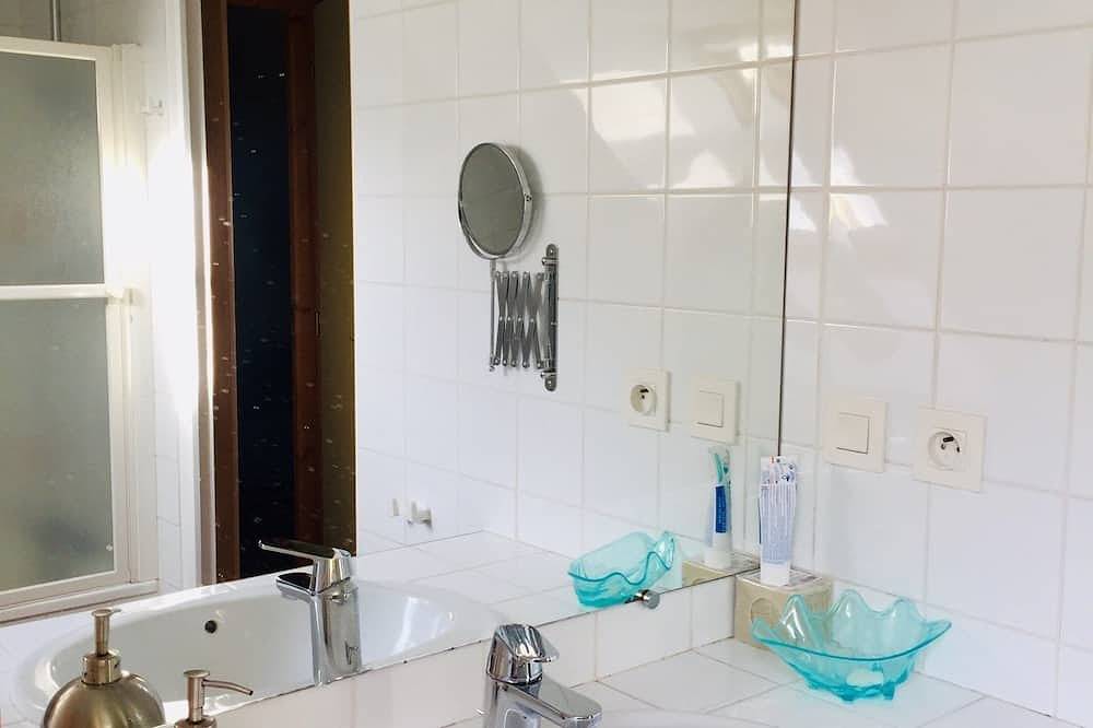 Rental mountain village house 90m2 in Azet, Pyrénées
