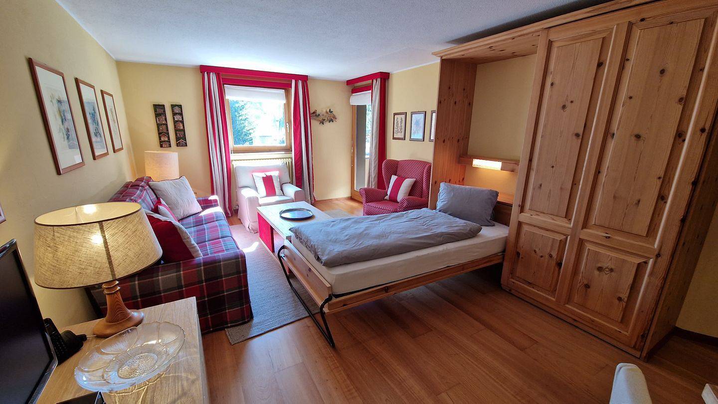 Ganze Wohnung, 2 1/2-Zimmerwohnung; Berg- und Seesicht, gemütliches Wohnzimmer in Silvaplana-Surlej, Silvaplana