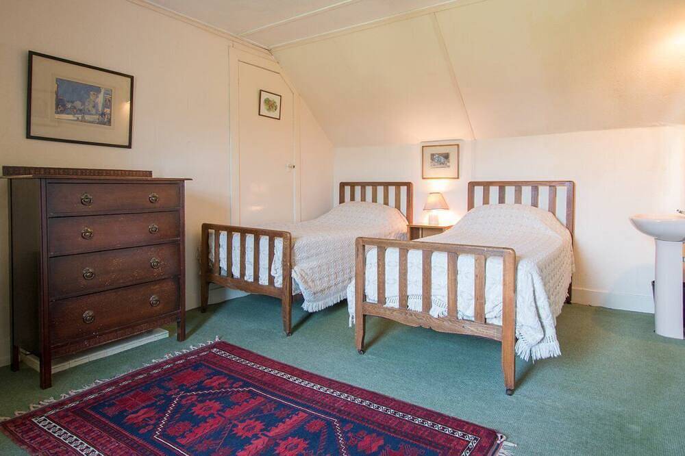 Ardnadrochet Cottage - Traditional Farm Cottage in Loch Linnhe