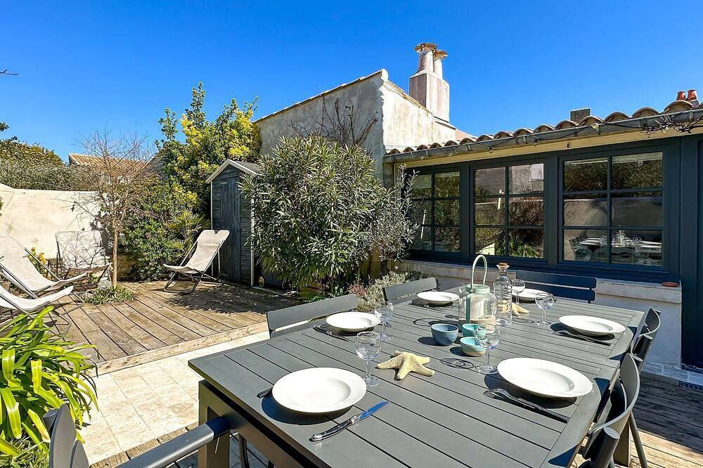 Charming villa in the heart of the village of Ars in Ars-en-Ré, Ile de Re
