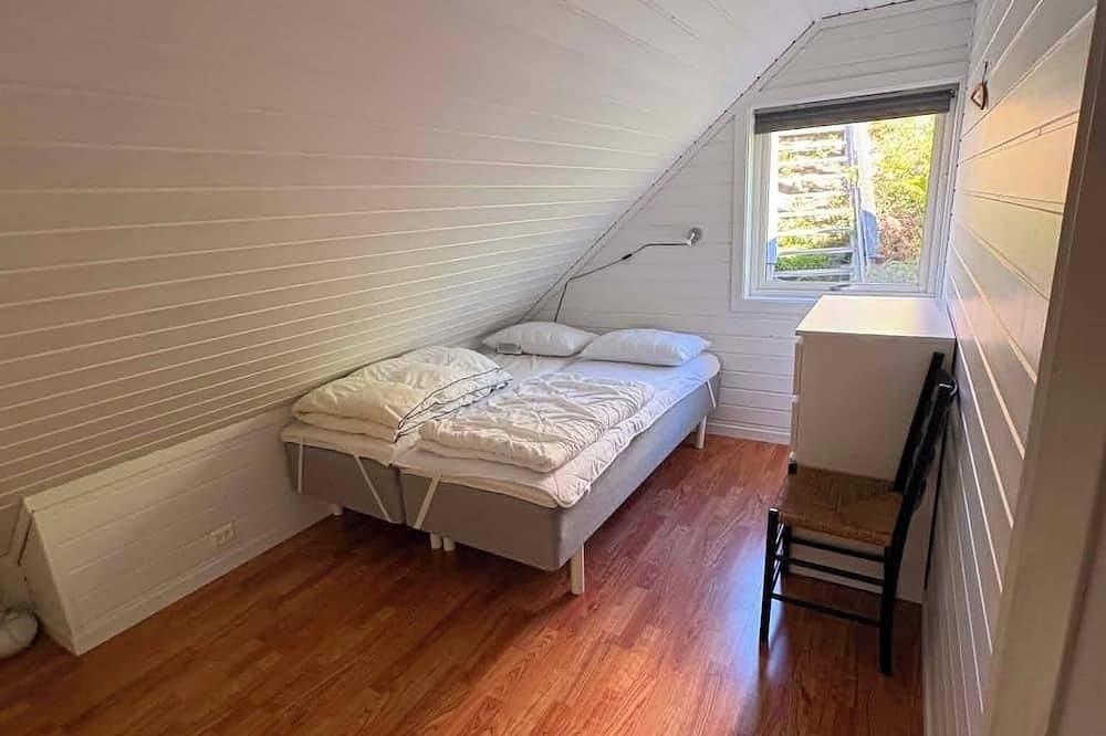 Waterfront 4-bedroom cabin in Flekkeroy, Kristiansand perfect for your getaway in Flekkerøya, Kristiansand