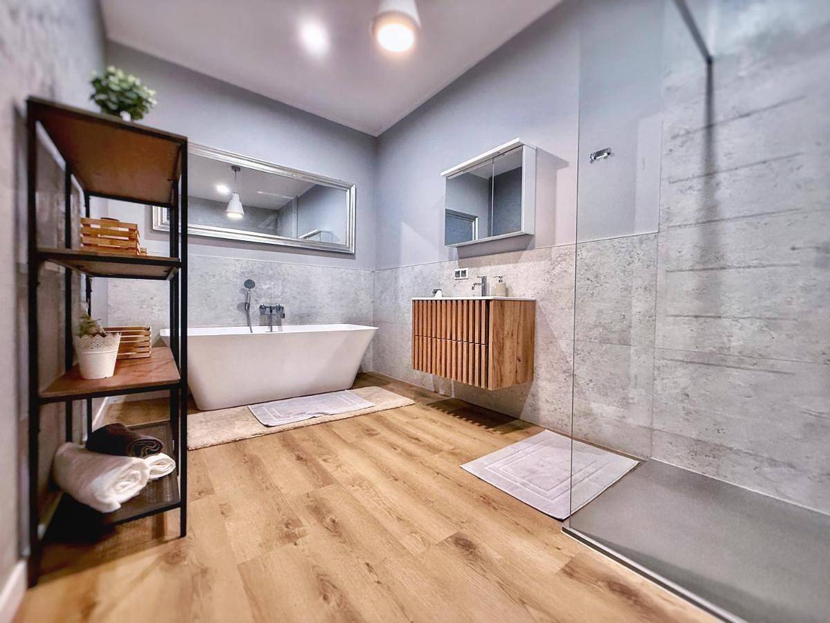 Modern Villa & Private Garden in Warsaw - Fully Renovated 2025 in Bielany, Warschau