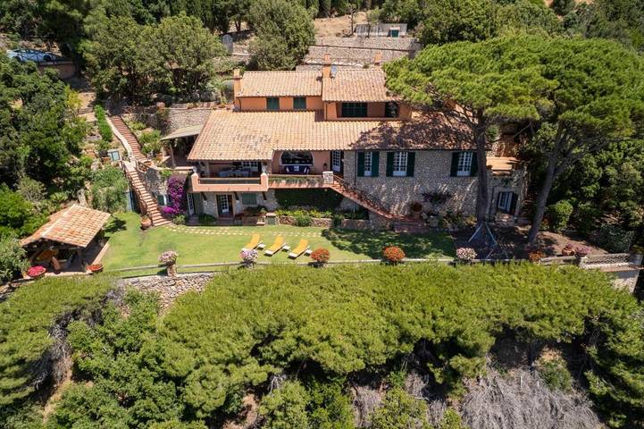 Villa per 10 persone, con panorama e giardino nonché terrazza, con animali domestici in Monte Argentario