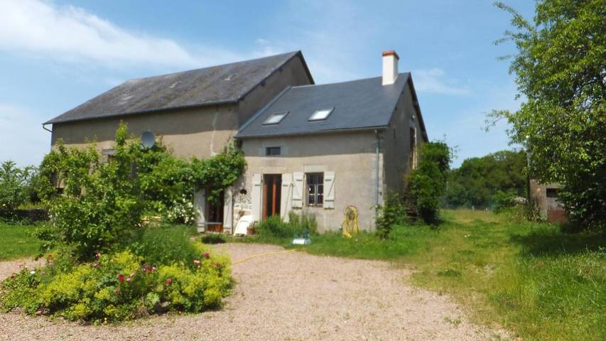 Location de vacances pour 12 personnes, avec vue ainsi que piscine et jardin, animaux acceptés à Crux-la-Ville - 2