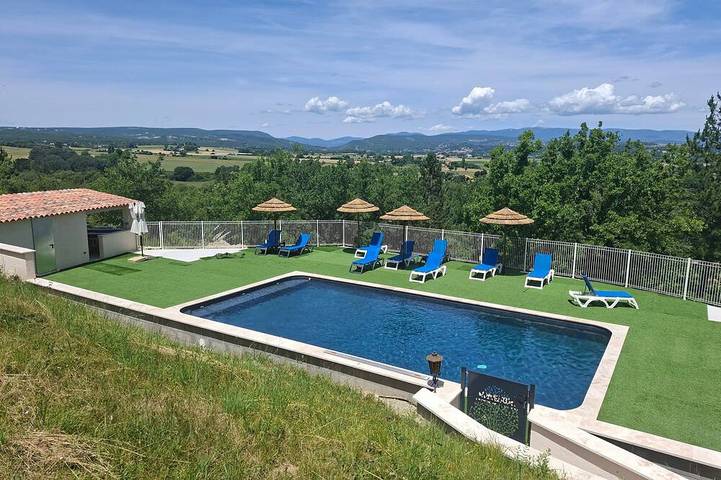 Location de vacances pour 6 personnes, avec piscine et jardin à Dauphin (homonymie)