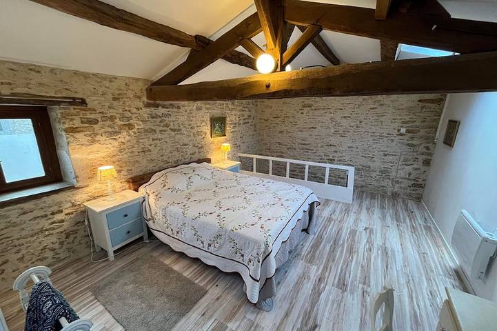 Gîte pour 8 personnes, avec terrasse et jardin, animaux acceptés à Bazoges-en-Pareds - 3