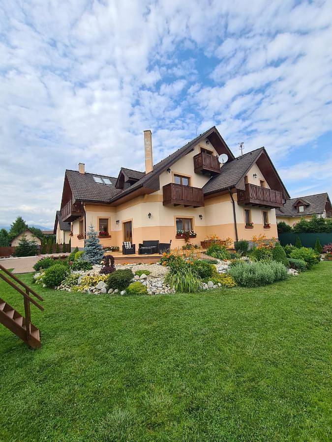 Casa de huéspuedes para 29 personas, con Balcón y Terraza además de Jardín y Sauna en Eslovaquia