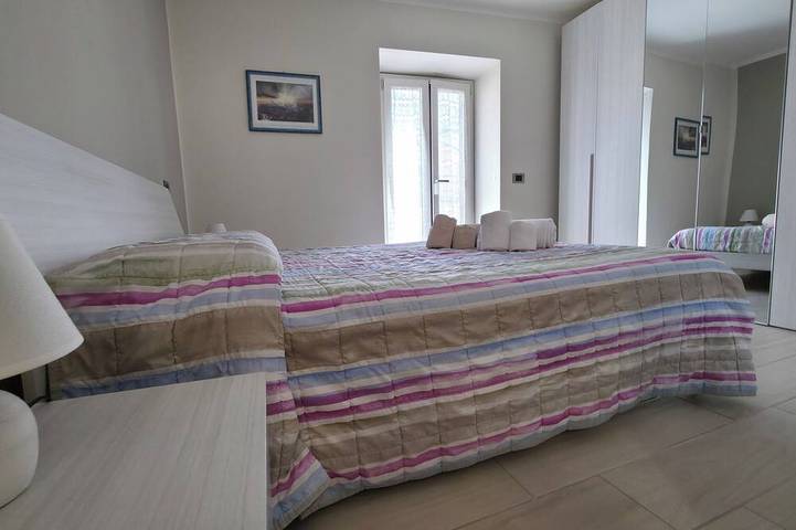 Appartamento intero, La dimora nelle Rue. Authentic Italian Escape: Modern Comfort & Mountain Views in Civitella Roveto, Provincia di L'Aquila