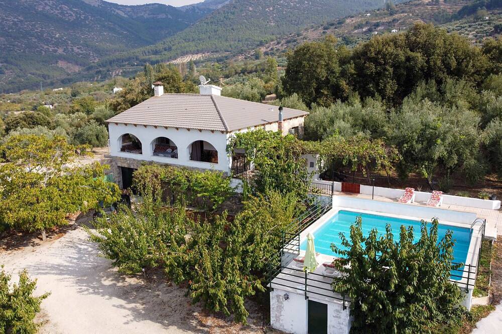 Casa Jurinea Alzar con piscina privada in Torres (Jaén), Sierras Subbéticas