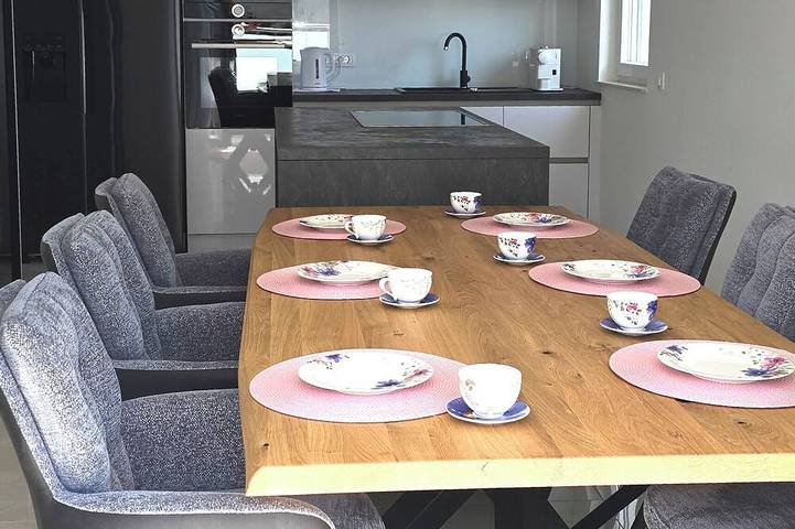 Ferienhaus für 10 Personen, mit Balkon und Garten in Zadar (Kommun)