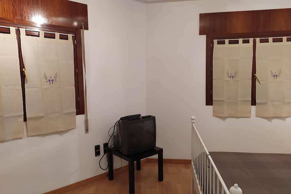Entire apartment, Apartment next to the Basilica del Pilar and spacious. in Saragossa, Saragossa Province