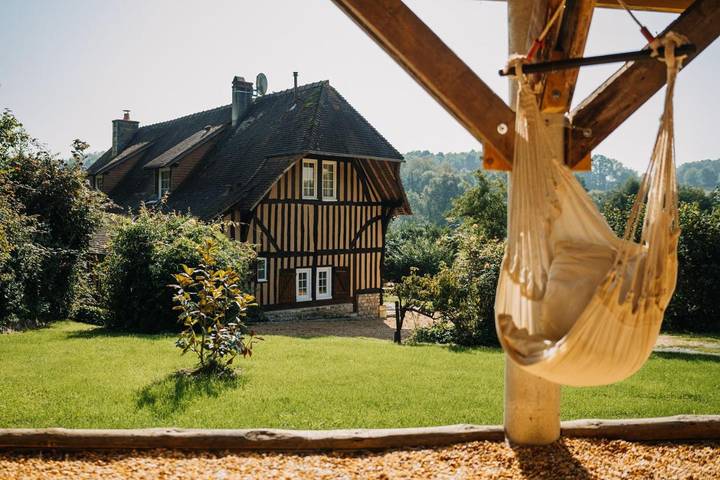 Location de vacances pour 9 personnes, avec jardin ainsi que terrasse et jacuzzi à Le Mesnil-Eudes