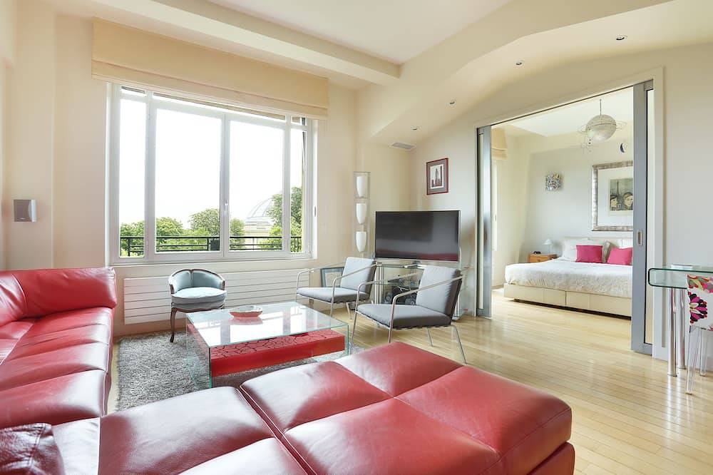 Appartement entier, Champs Elysées / Montaigne, une vue superbe! 2 Bd, 2 bains, modernes avec Central Air in Tour Eiffel, Paris