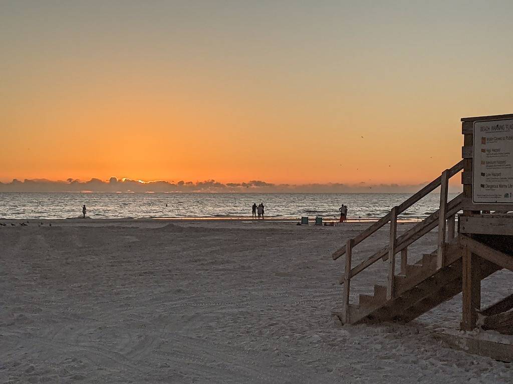 Cozy Cabana ....walk to the beach and St Armand's Circle! in Lido Key, Sarasota