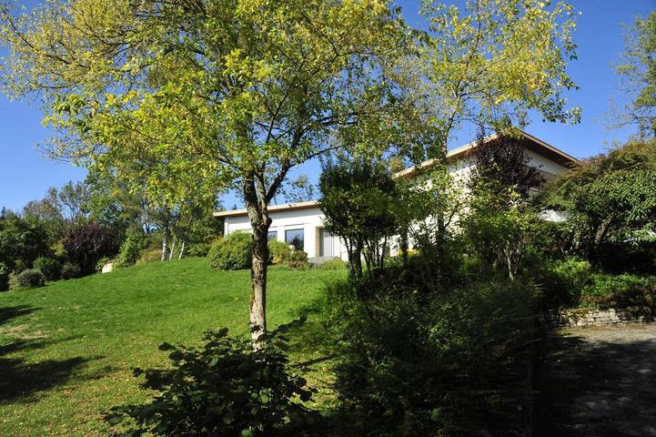 Gîte pour 6 personnes, avec terrasse et jardin
