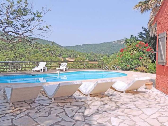 Appartement de vacances pour 6 personnes, avec jardin ainsi que piscine et terrasse, adapté aux familles