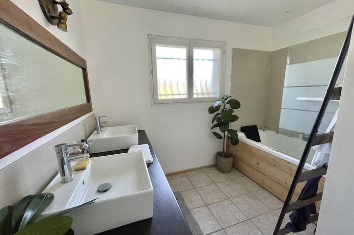 Beautiful, quiet villa, not overlooked, 10 minutes from Nîmes! in Poulx, Nimes und Umgebung