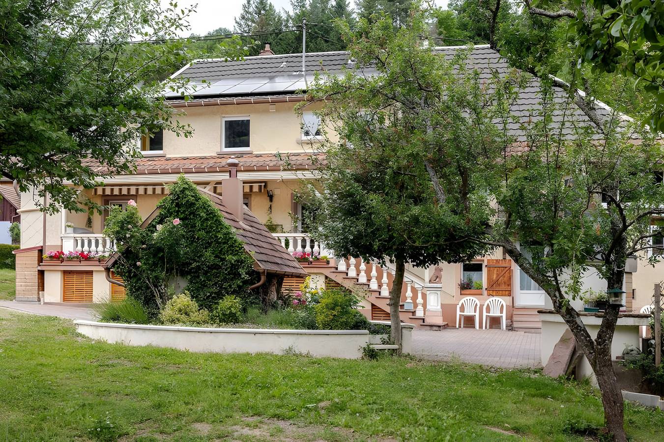 Appartement entier, Appartement de vacances "Gite Béthanie" avec vue sur montagne, terrasse privée en bois et Wi-Fi in Steige, Région de Sélestat-Erstein