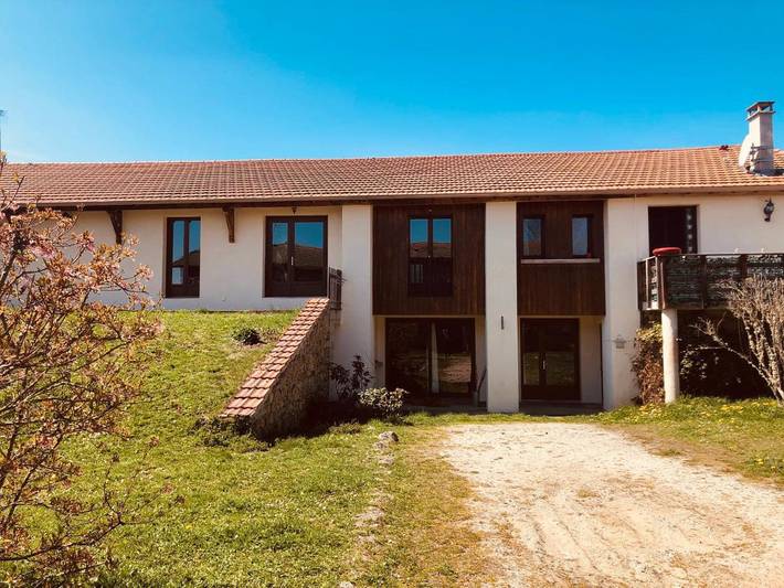Gîte pour 20 personnes, avec vue et jardin à Malvières