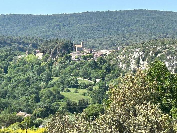 Location de vacances pour 6 personnes, avec vue ainsi que piscine et terrasse à Ampus - 3