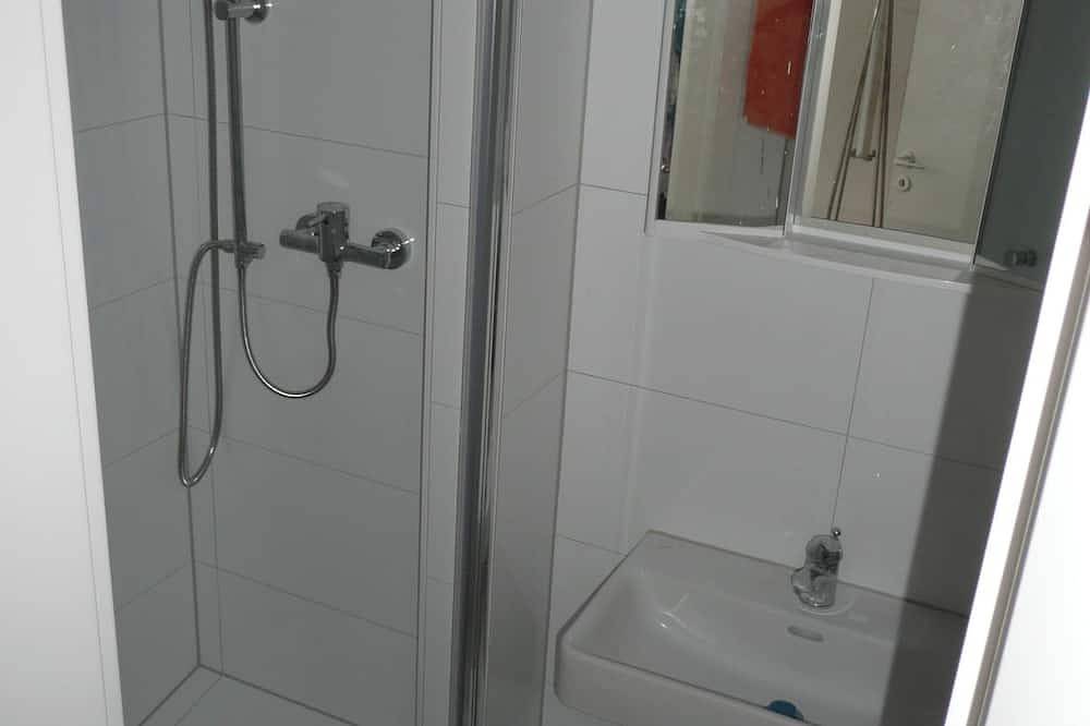 Ganze Wohnung, Kleines Appartement mit großem Wintergarten. Für bis zu 3, höchstens 4 Gästen. in Malente, Ostholstein
