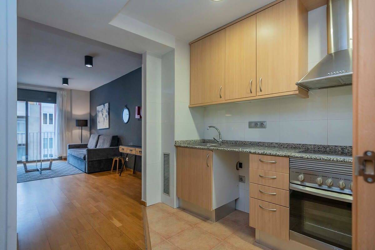 Entire apartment, 2 bedroom apart with balcony in Eixample in Barcelona Centre, Barcelona