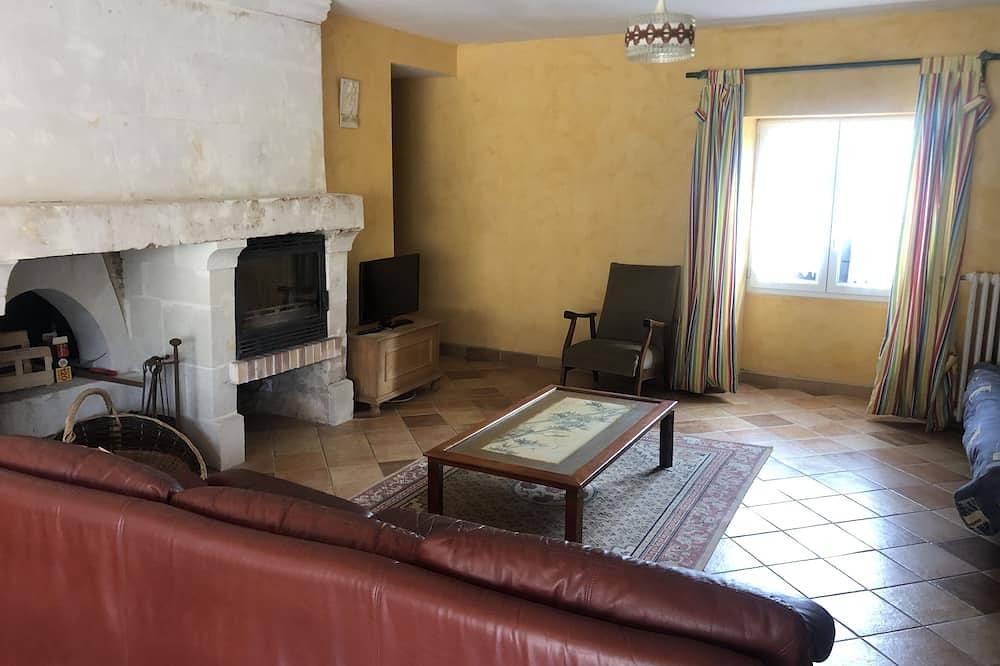Gîte à la ferme avec cheminée au bord du loir in Dissay-sous-Courcillon, Vallée de la Loire
