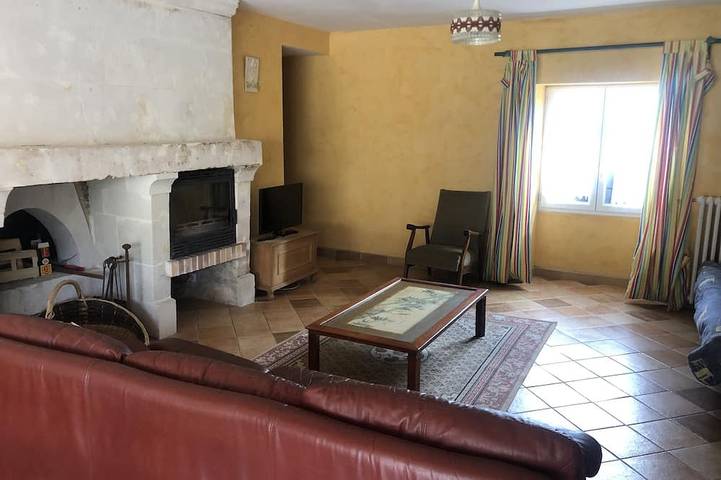 Gîte à la ferme avec cheminée au bord du loir in Dissay-sous-Courcillon, Vallée de la Loire