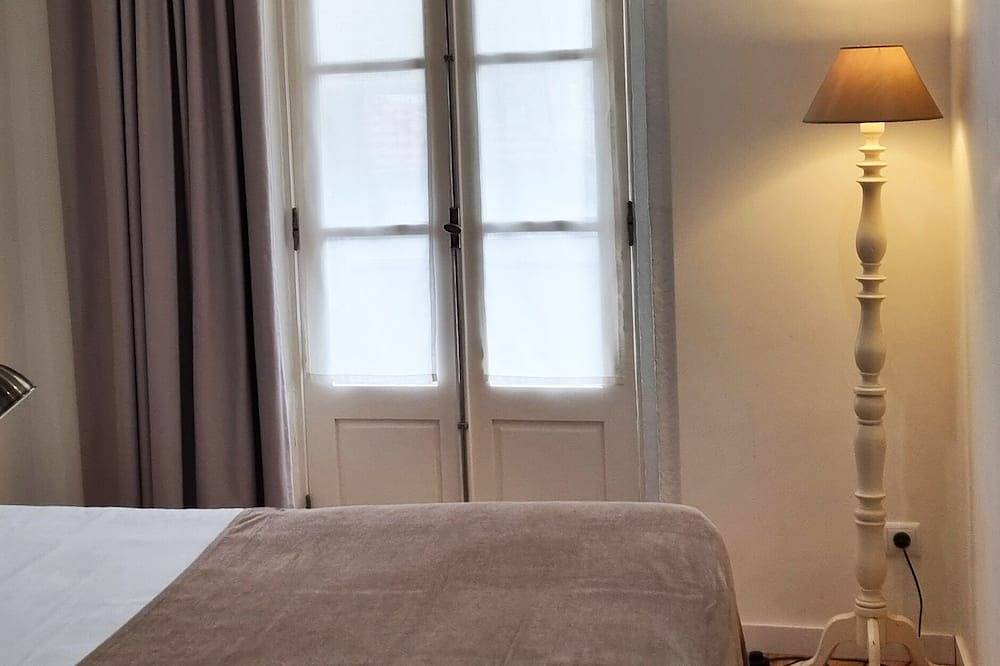Apartamento inteiro, A 2 minutos do centro da cidade, muito confortável, equipado, Aircond, varanda in Porto, Distrito do Porto