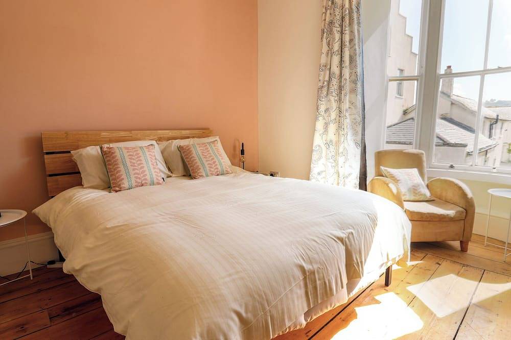 28 Fore Street, pet friendly, with a garden in Seaton, Devon in Seaton, Devon