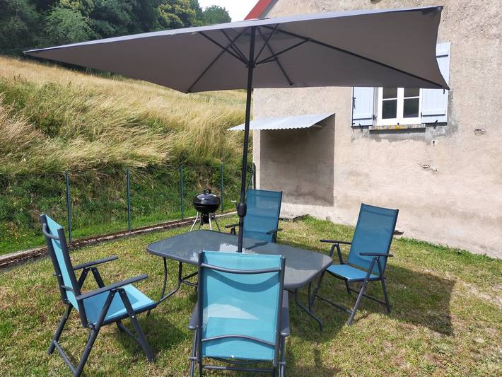 Gîte pour 4 personnes, avec jardin à Saint-Symphorien-de-Marmagne