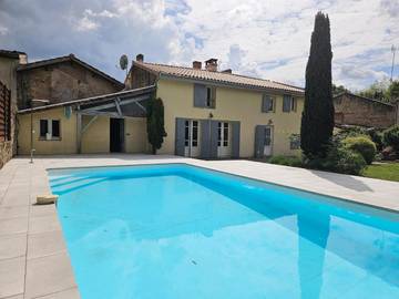 Gîte pour 27 personnes, avec vue et jardin ainsi que piscine et terrasse à Castets-en-Dorthe