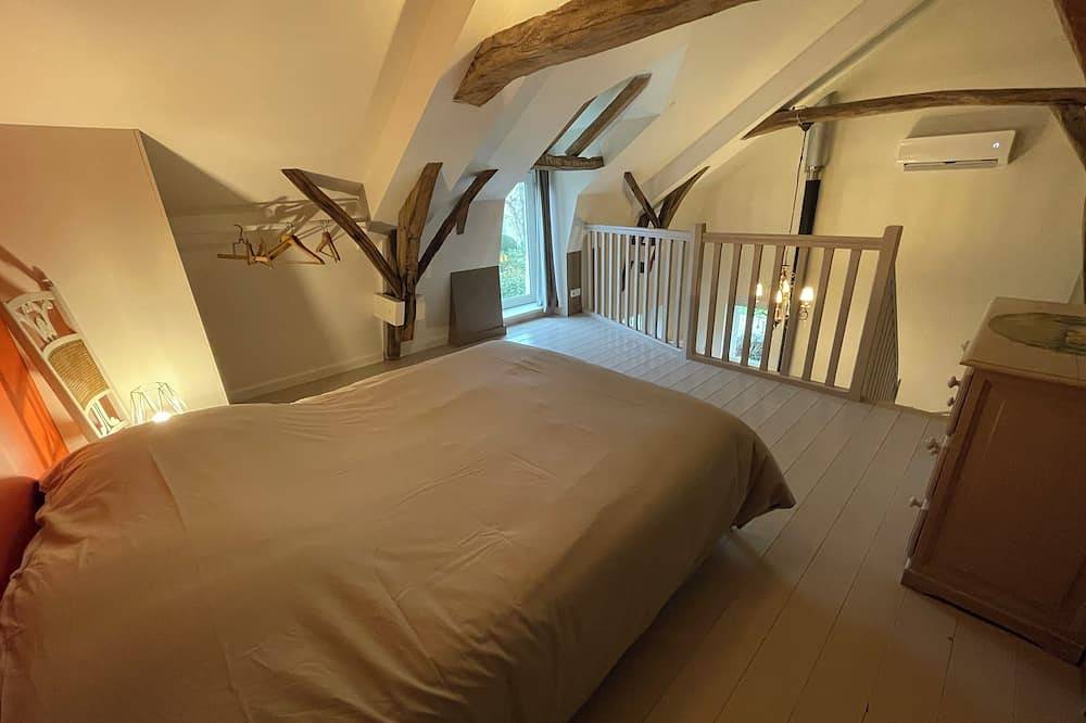 Appartement entier, Le petit Pavillon, situé au coeur des vignobles d’Anjou entre Angers et Saumur in Tuffalun, Vallée de la Loire