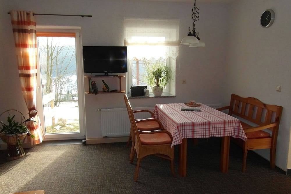 Ganze Wohnung, Holiday house \"Am Waldweg\" - Apartment 1 in Rittersgrün, Breitenbrunn / Erzgebirge