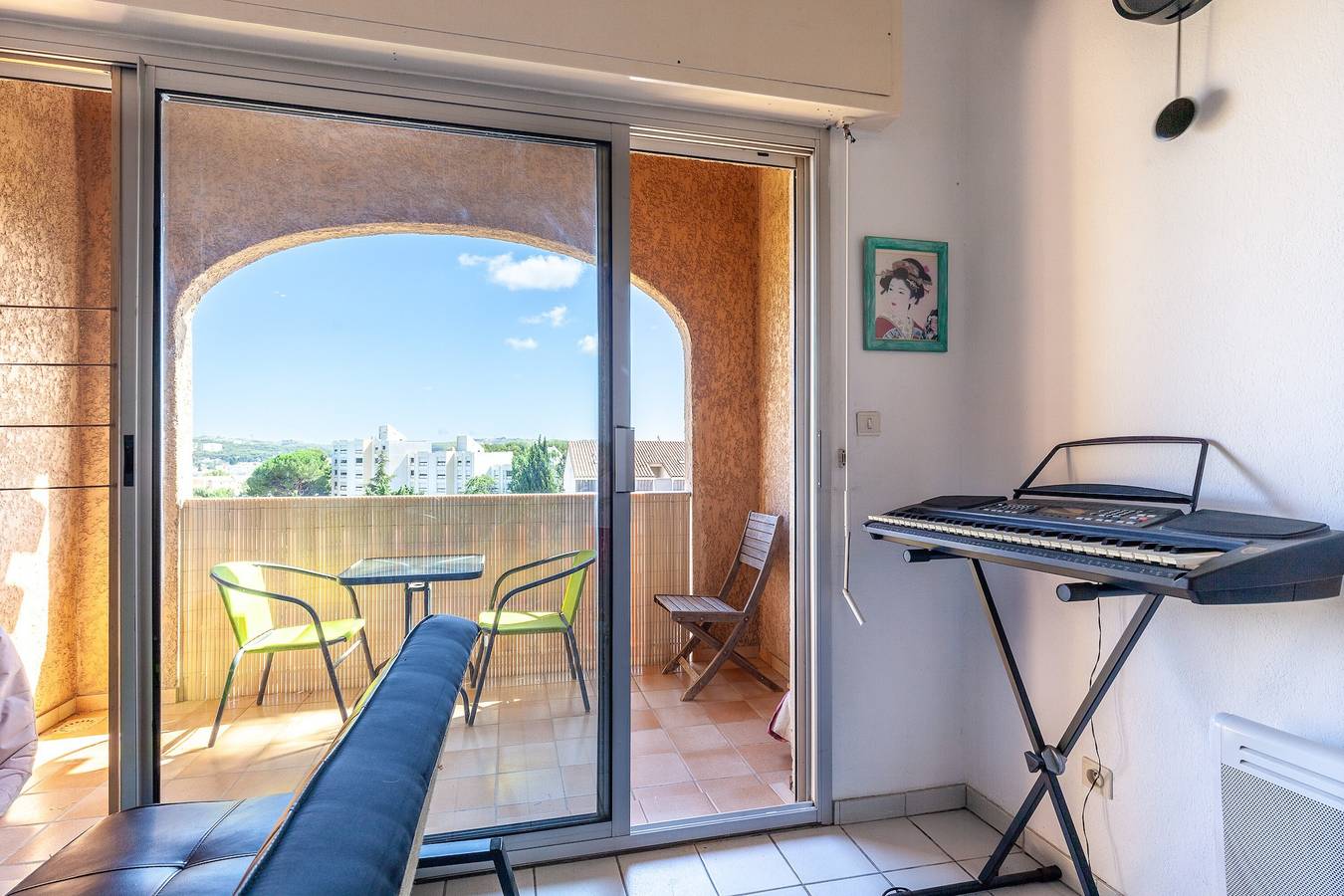 Ganze Wohnung, Apartment 'Duplex Parking Centre Ville' mit Seeblick, Gemeinschaftsterrasse & Klimaanlage in Martigues, Mittelmeerküste (Frankreich)