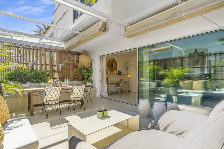 Ferienhaus für 8 Personen, mit Pool und Garten sowie Terrasse, mit Haustier