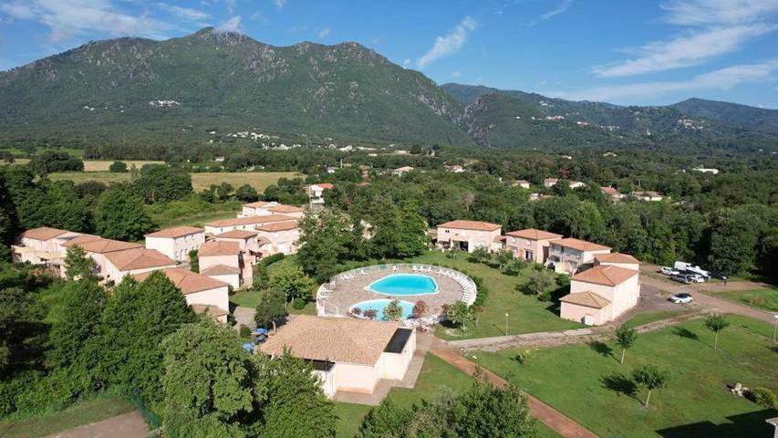 Location de vacances pour 4 personnes, avec terrasse ainsi que piscine et vue, animaux acceptés à Santa-Maria-Poggio - 4