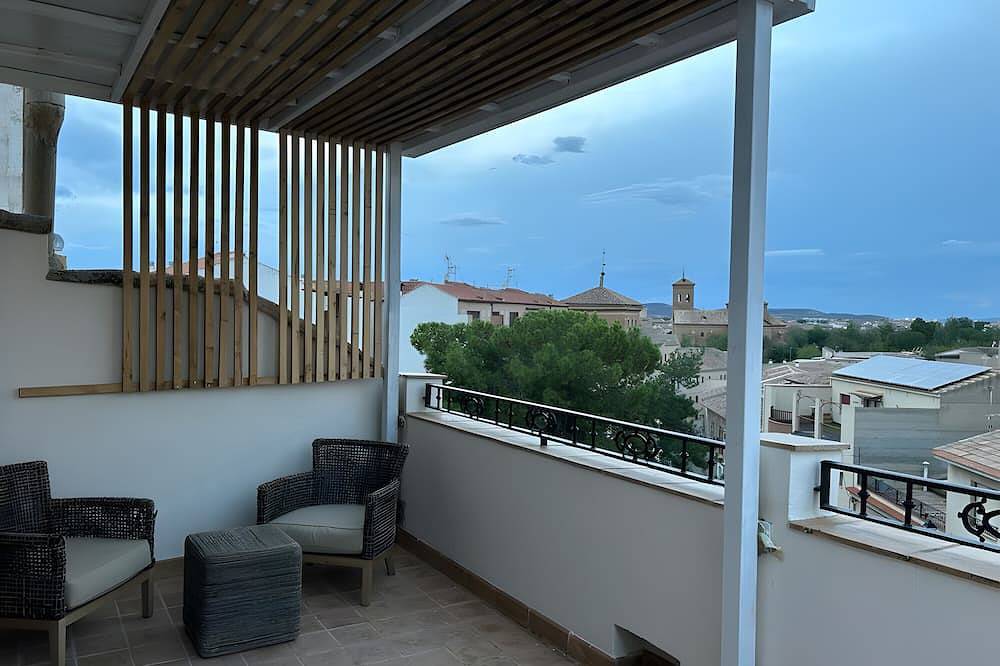 Apartamento entero, Estudio 'Biblioteca' con terraza compartida, Wi-Fi y aire acondicionado in Consuegra, Provincia de Toledo