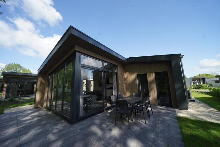 Chalet voor 6 personen, with Balkon/Terras and Terras as well as Tuin in Arnhem