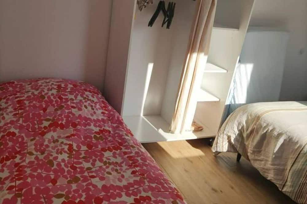 Maisonnette Jardin Cabine de Plage à 8 min à Pied in Batz-sur-Mer, Côte d'Amour