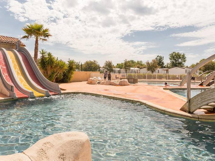 Camping pour 4 personnes, avec Bassin pour enfant